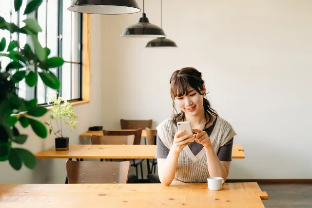 スマホで副業をしようとする人